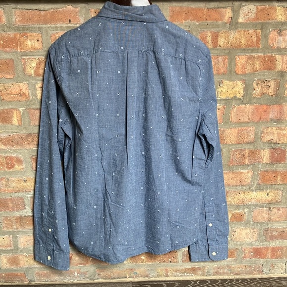 Abercrombie & Fitch - Picture 5 of 16